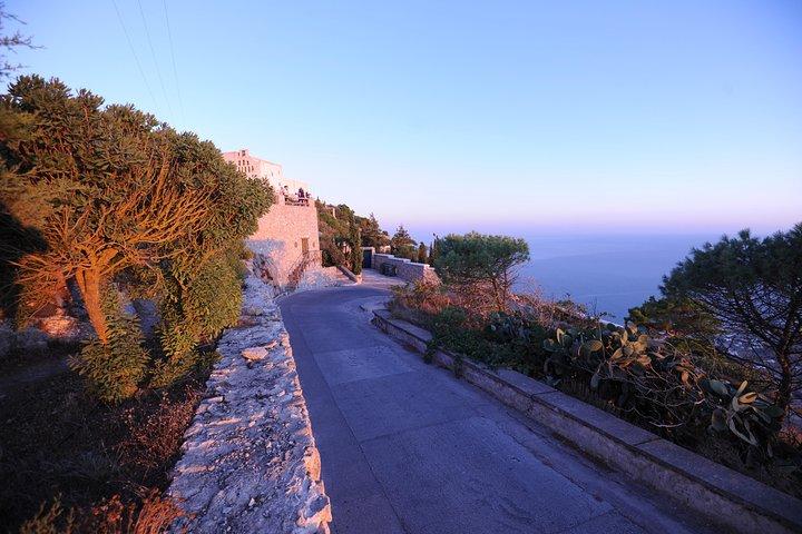 Tour turístico privado personalizado de 6 horas en Santorini