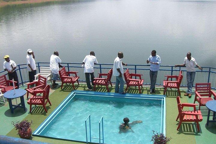 Crucero en barco por la isla Dodi