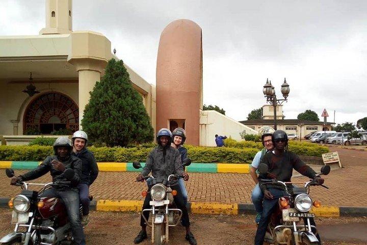 Kampala boda boda tours [passeios de moto].
