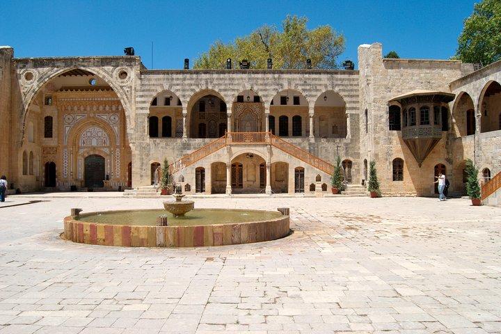 Recorrido por Deir Al-Qamar, el palacio de Beiteddine y los cedros de Barouk