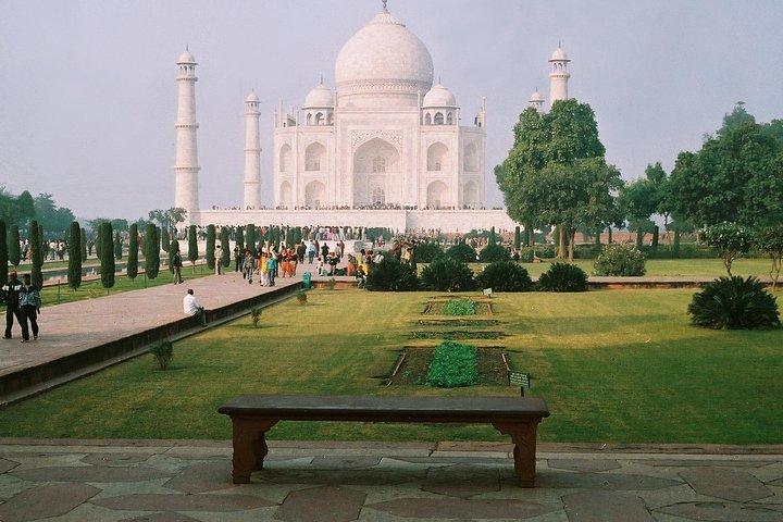 Taj Mahal Sunrise et Agra Overnight Tour d'Hyderabad
