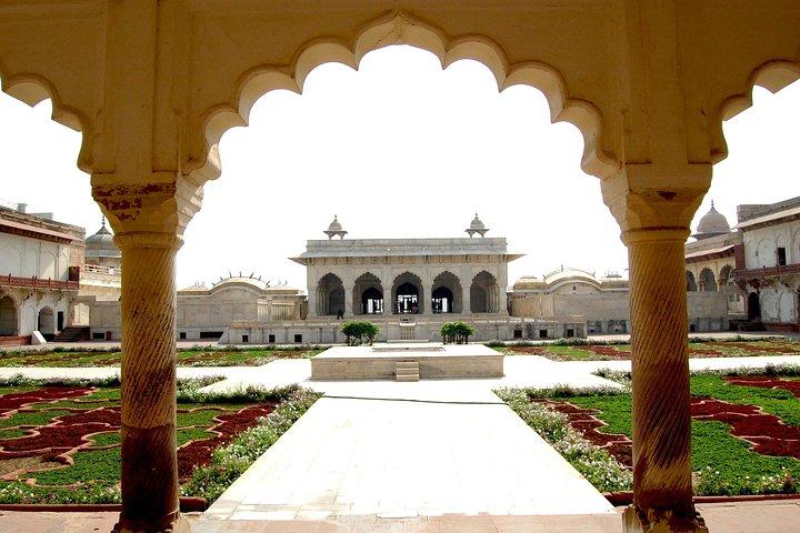 Sunset and Agra overnight tour from Chennai com voo