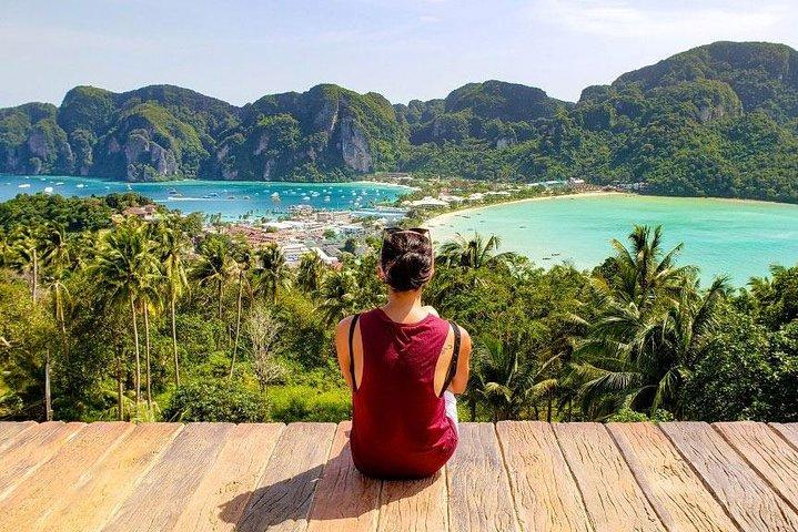 Excursión de día completo a las islas Phi Phi en Royal Jet Cruiser desde Phuket