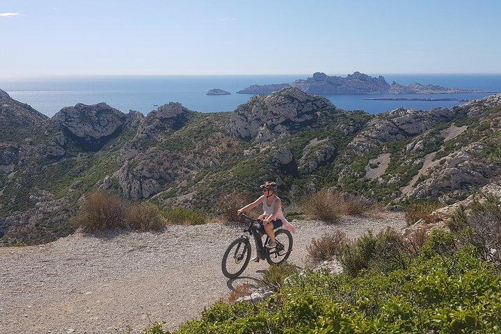Sormiou Calanques National Parkマルセイユからの電動自転車ツアー