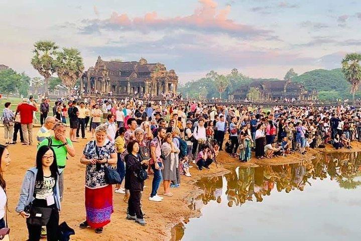 Angkor Wat Sunrise & Main Temples Highlight with Breakfast