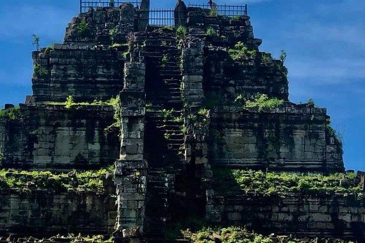 シェムリアップ: 陸路でプレアヴィヒア、ケル島寺院へ