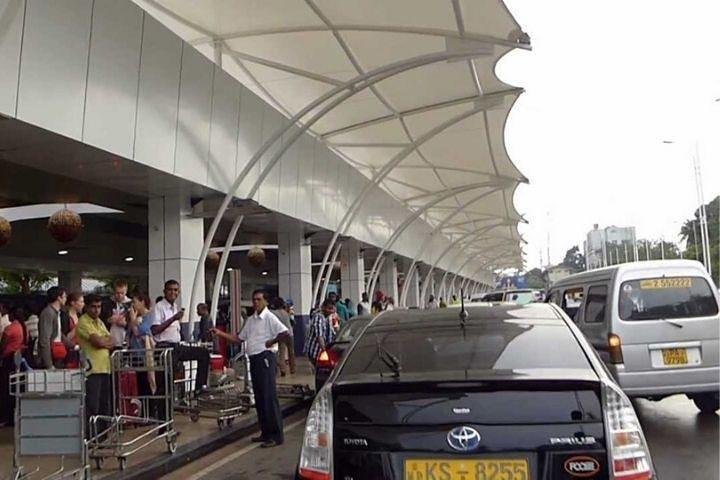 コロンボホテルの送迎-バンダラナイケ国際空港から