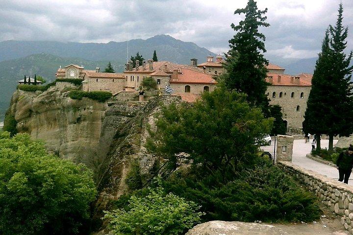 Delphi Meteora and Thermopylae 2-Day Private Tour