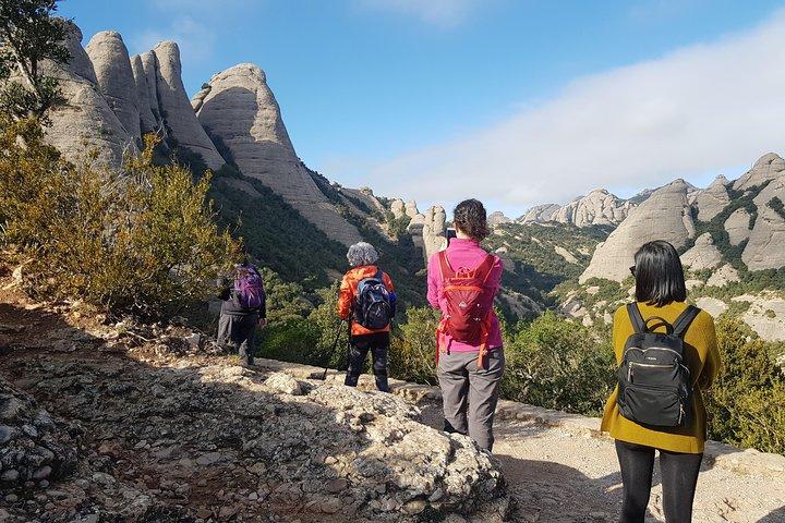 Tour naturalistico a piedi di Montserrat con monastero e museo