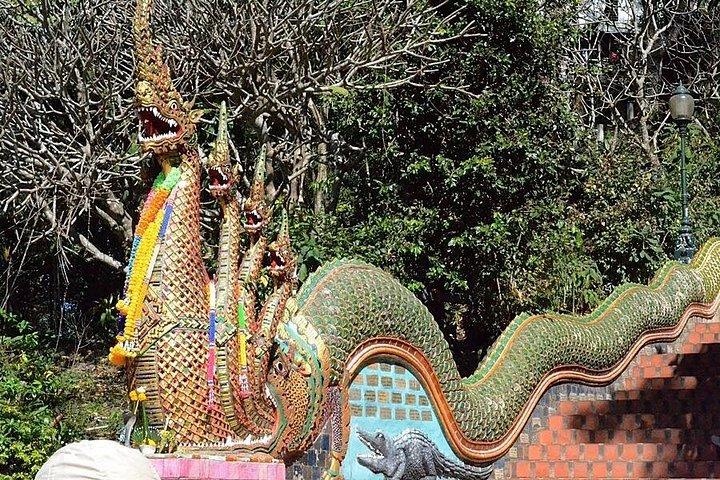 最高の日帰り旅行 チェンマイ市寺院 + ドイ ステープ + ワット パラド + ホーム インダストリーズ