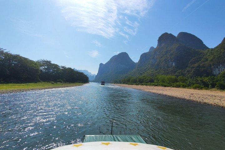 Crucero de día completo por el río Li de Guilin con un barco de 3 estrellas y un tour de Fisherman Sunset Show