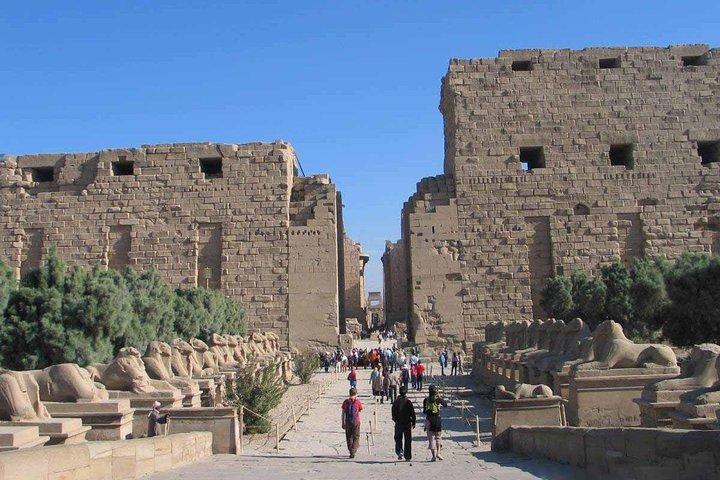 サファガ港からのルクソールのハイライトへの2日間の旅行