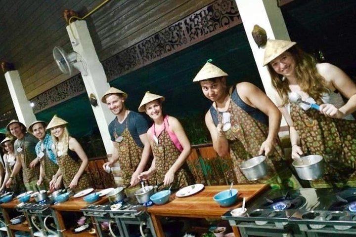 Cours de cuisine du soir à Chiang Mai Visite du jardin et du marché bio