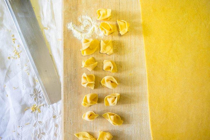 パスタの愛を共有：ラベンナの少人数グループパスタとティラミスクラス