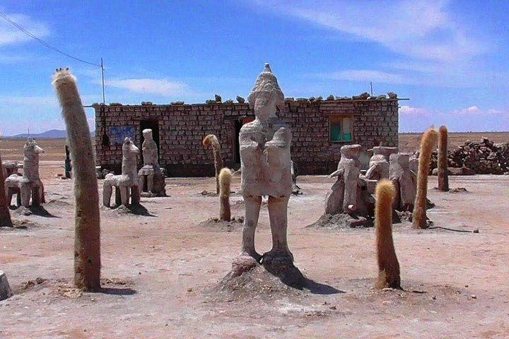 Uyuni Salt Flats (Day Trip) English Guide