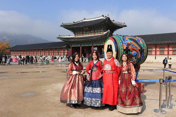 Flexible Private Van Tour in Seoul by Experts