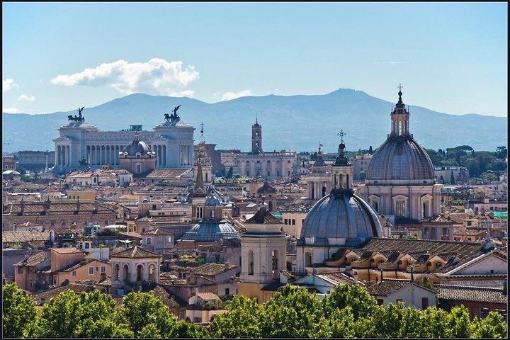 Private luxury transfer between Termini train station & Rome city