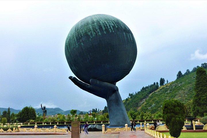 ボゴタから見たハイメ・ドゥケ公園と塩の大聖堂