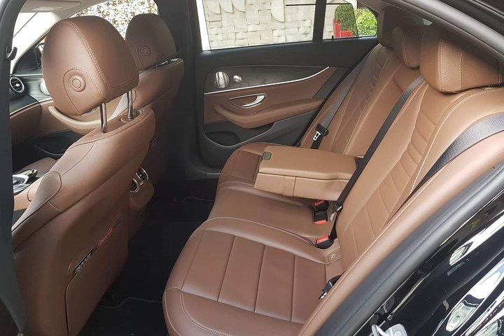 Budapest privat flygplatstransfer i en lyxbil