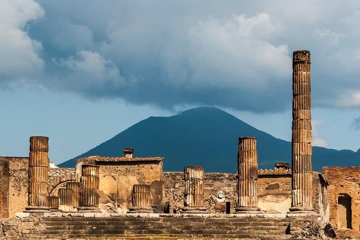 Pompeii Private Tour with Transportation and Archaeologist