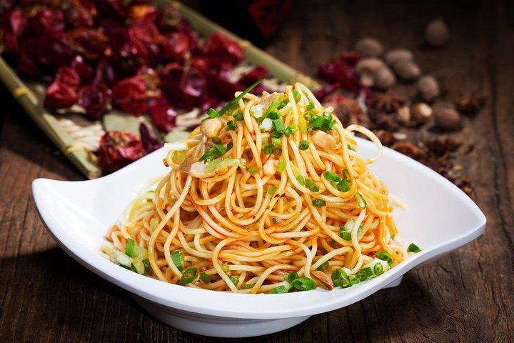 成都ローカルで冷麺とオオカミの歯ポテトを作る2時間