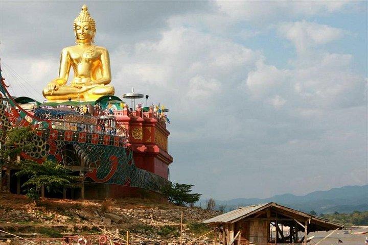 チェンライ・ワンデイ : 白い寺院、黄金の三角地帯、アカヒルトライブ