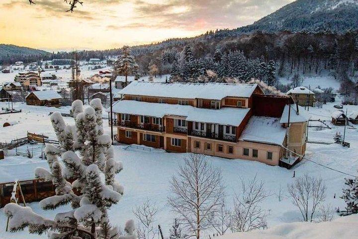 Stazione sciistica Bakuriani e il leggendario Borjomi (Group Tour)
