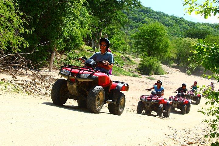 ATV ジャングルとリバー ツアー