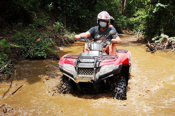 リウ、シークレット、パパガヨからのATVアドベンチャー