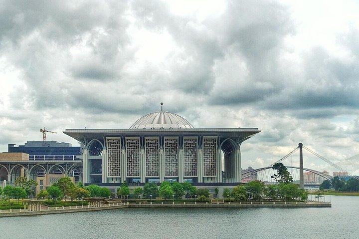 クアラルンプールからの終日プトラジャヤシティツアー