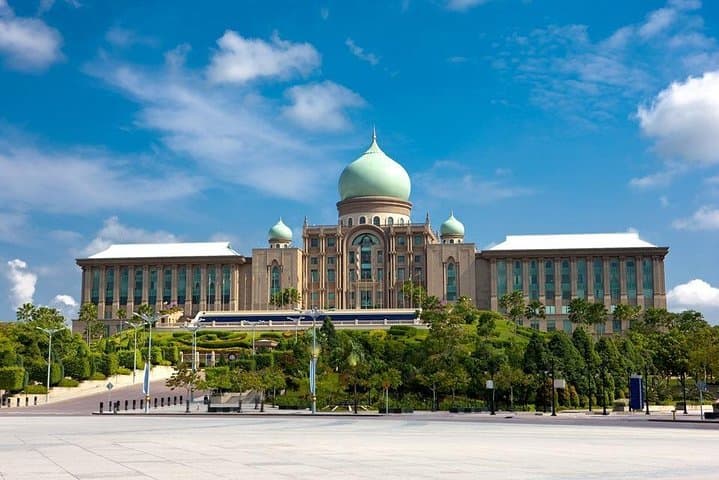 8 Attractions Putrajaya Half-Day City Tour