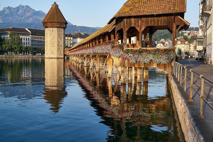 Naviguez jusqu'à Bâle, puis explorez Berne, Lucerne, Zurich ou les Alpes suisses.