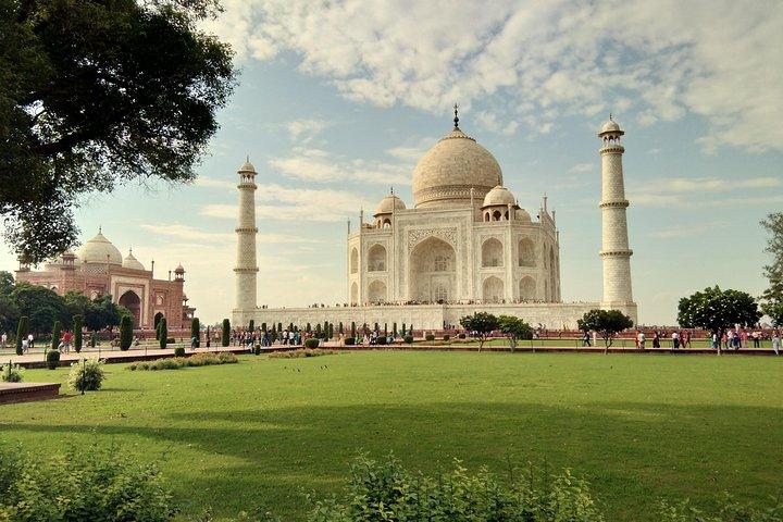 Taj Mahal Sunrise Tour von Delhi mit dem Auto – Same Day Agra Trip