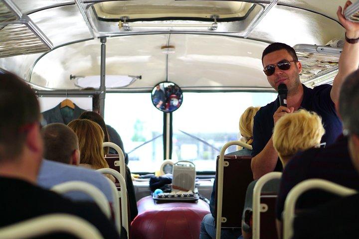 Warschau City Sightseeing in einem Retro-Bus