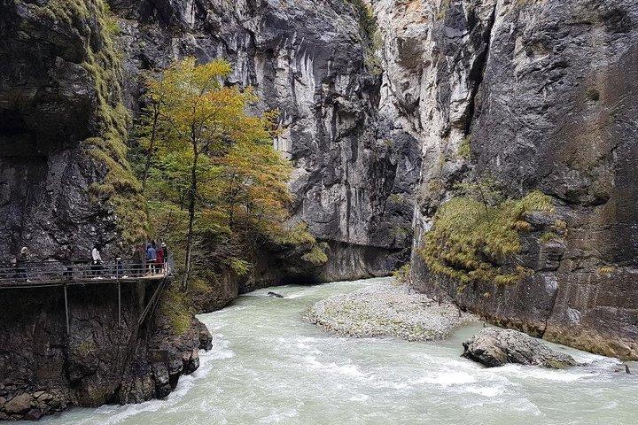 Private Tagestour ab Interlaken : See, Schlucht & Wasserfall