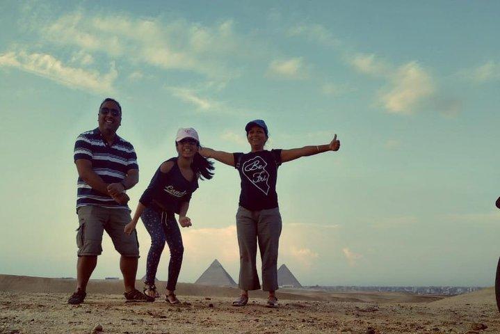 Excursion privée d'une journée aux pyramides depuis l'aéroport international du Caire