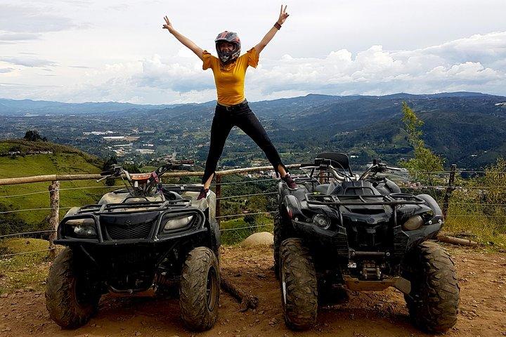 3-Elemente-Tour - ATV 1,5 Std. + PARAGLIDING + RAFTING 2,5 Std. ab MEDELLIN