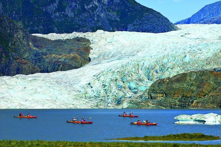 Mendenhall Lake Kayak en Salmon Bake Adventure
