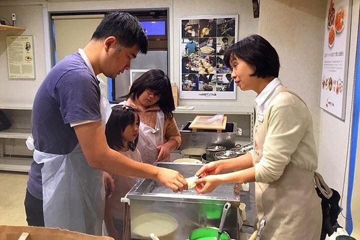 日本語サンプル食品作りと浅草歴史ツアー