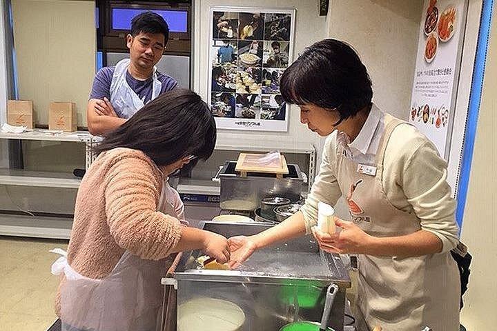 日本語サンプル食品作りと浅草歴史ツアー