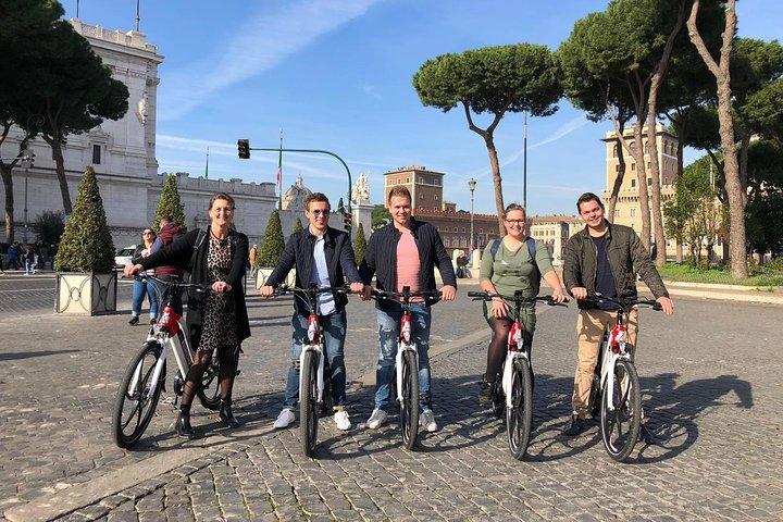 Roma destaca la experiencia ciclista de 3 horas en la ciudad