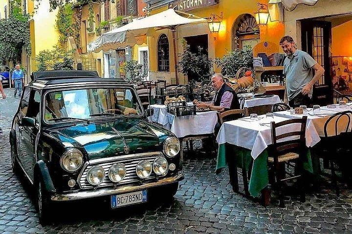 1 uur Little Ancient Tour of Rome van Mini Vintage Cabriolet met Cappuccino