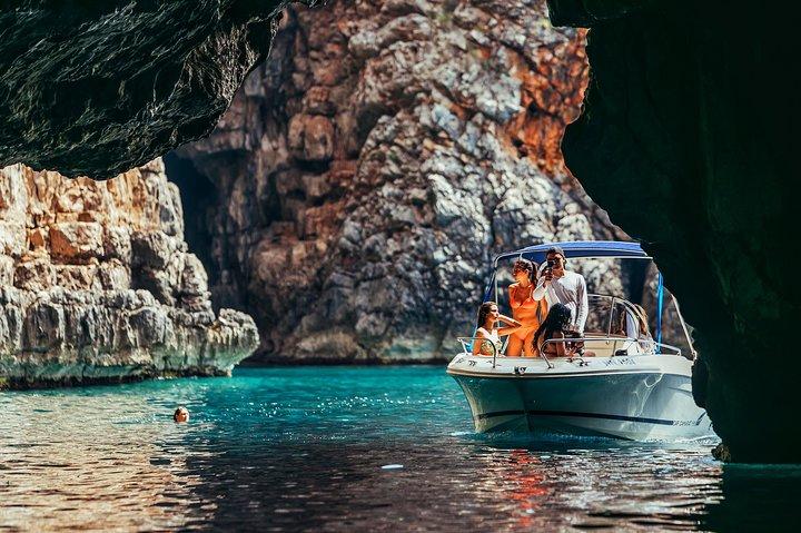 Grotta Azzurra e tour privato in barca di Perast da Herceg Novi (3h 30min)
