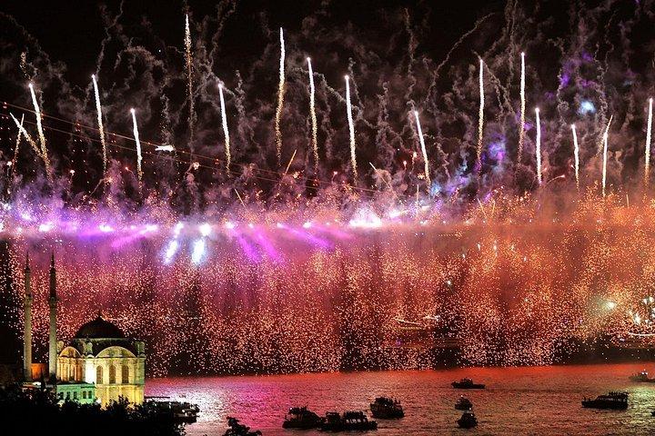 Premium Istanbul's New Year's Eve Dinner Cruise on the Bosphorus