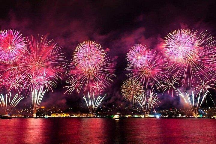 Premium Istanbul's New Year's Eve Dinner Cruise on the Bosphorus