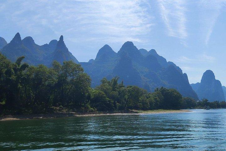 Heldags Guilin Li-River Cruise med 3-stjernet båd og Reed Flute Cave Tour