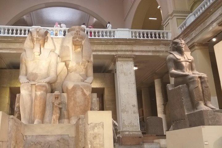 Tour privado guiado a las pirámides de Giza y El Cairo con paseo en camello y almuerzo