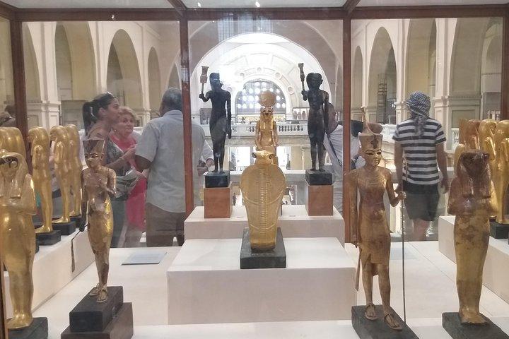 Tour privado guiado a las pirámides de Giza y El Cairo con paseo en camello y almuerzo