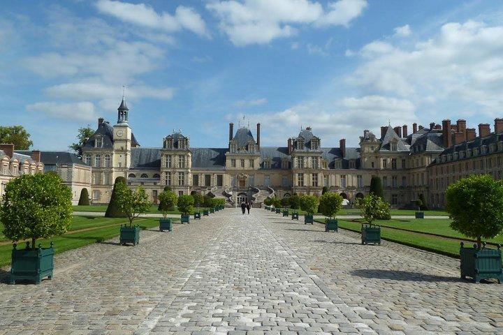 Trasferimento di andata e ritorno a Fontainebleau e Vaux le Vicomte da Parigi