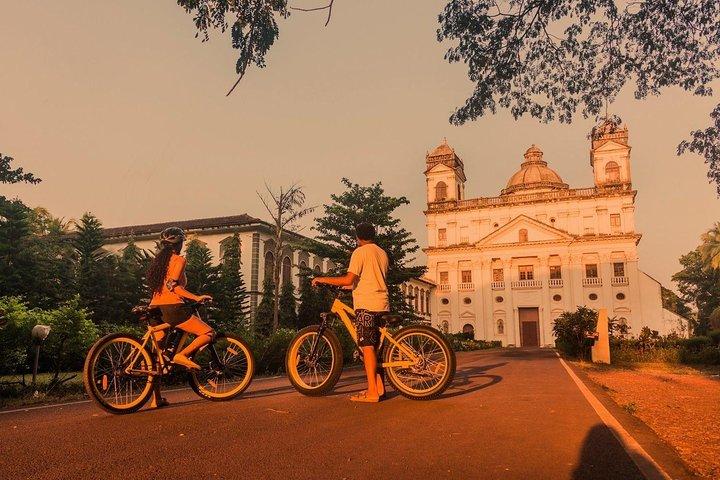 オールドゴアの遺産と文化を巡る電動自転車ツアー